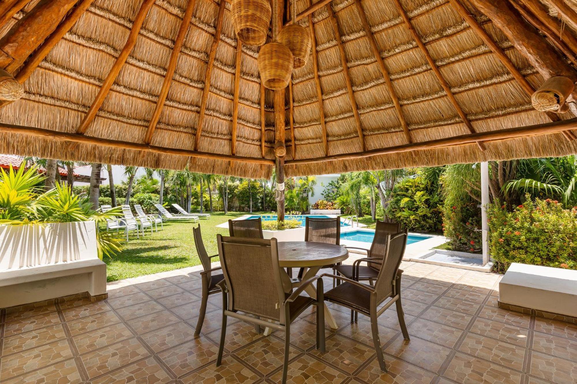 Large House - Walking To Beach - 10 Guests! Cancún Kültér fotó
